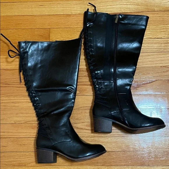 NWT Torrid Black Leather Lace Back Knee-High Boots Size 10 Wide - Picture 2 of 7